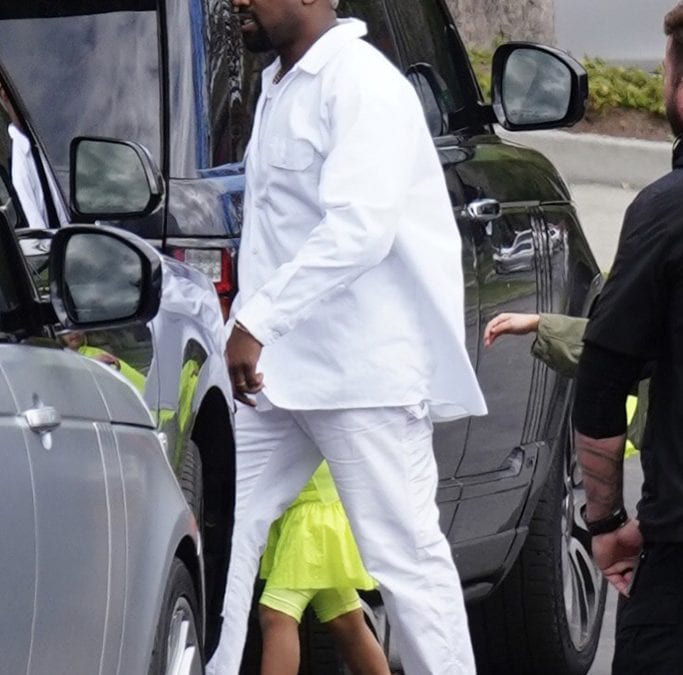 Dress Code: Kanye vai à igreja