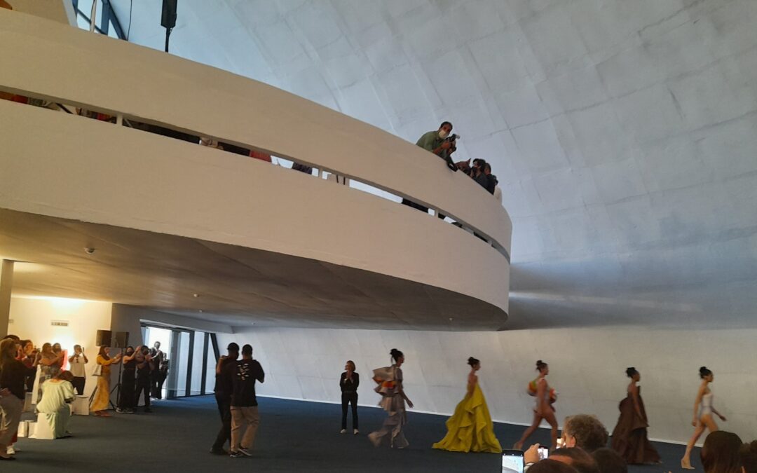 Lenny Niemeyer: arquitetura de alto verão